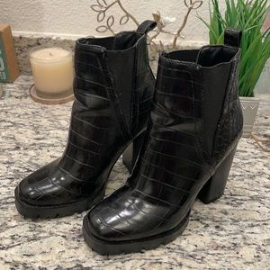 STEVE MADDEN Heeled Boots Black Crocodile Size 5.5 NEW